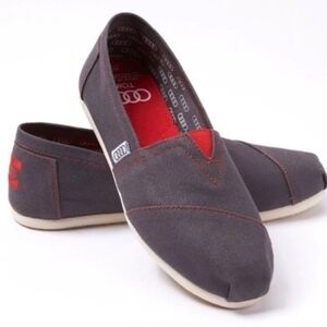 NIB Toms X Audi Ash Classic Size 9 Gray Red Slip-On Limited Edition